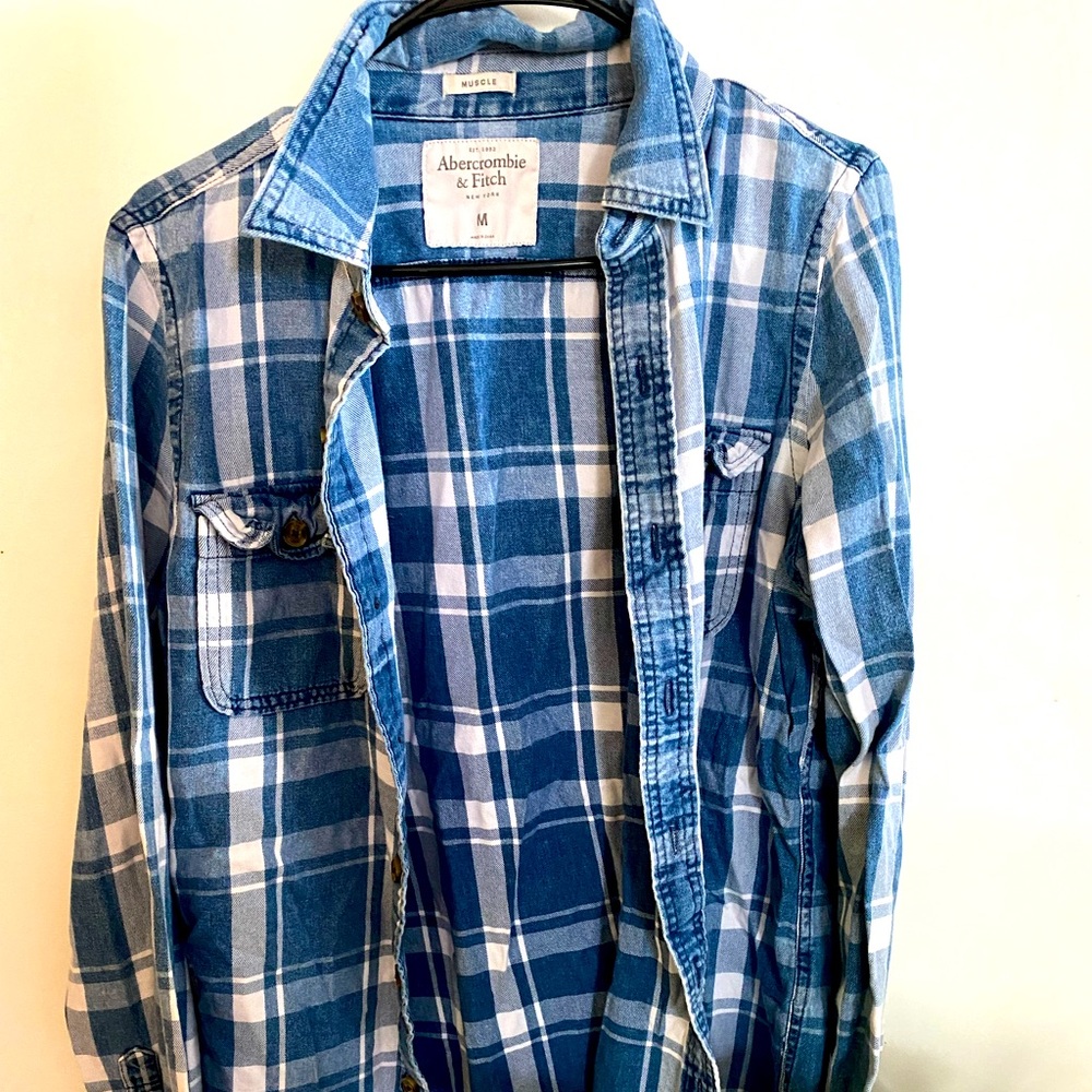 Beautiful A&F shirt